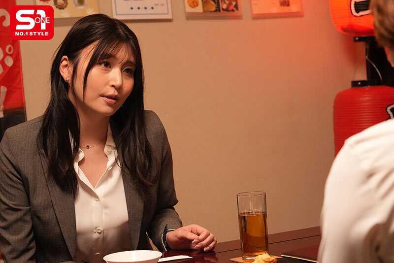 ダイナミックボディな巨乳美女のイタズラ誘惑を真に受けた童貞部下が10射精 Iカップキャリア女上司相部屋 東実果