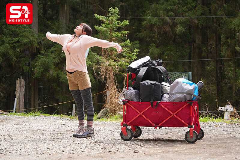 誰も助けに来ない山奥深くのキャンプ場でひと際目立つKカップソロキャンパーが襲われる！胸元ゆるゆるキャンプ 鷲尾めい