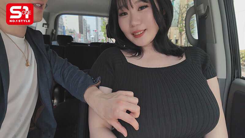 街行く男の視線を独占する 10度見級Kカップのエッロい女を連れて デカ乳露出街ぶらりした後ホテルに入って即ハメSEXしたくない？ みなみ羽琉