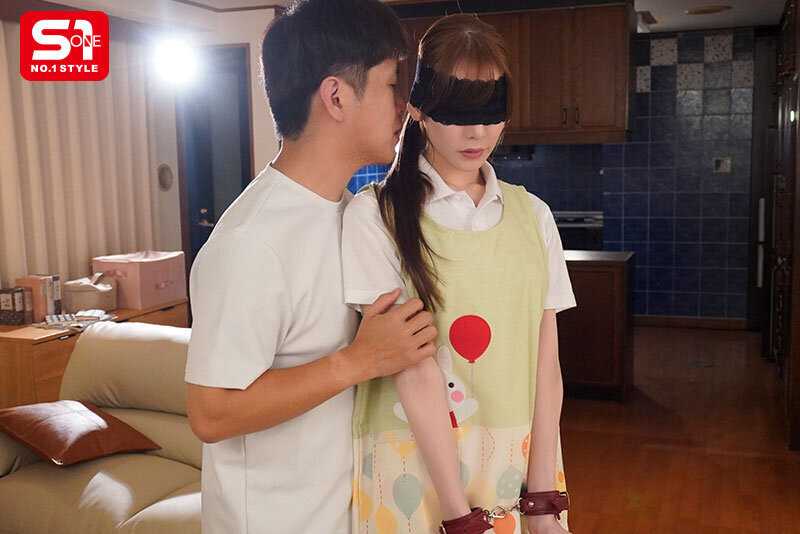 妻子が実家に帰省中、自宅にM女専門デリヘル呼んだら…来たのは長男通う幼稚園で噂の美人先生！ 弱み握って限界イラマ、首絞め、本番強要、何でもありのSM調教3日間！ 楓ふうあ