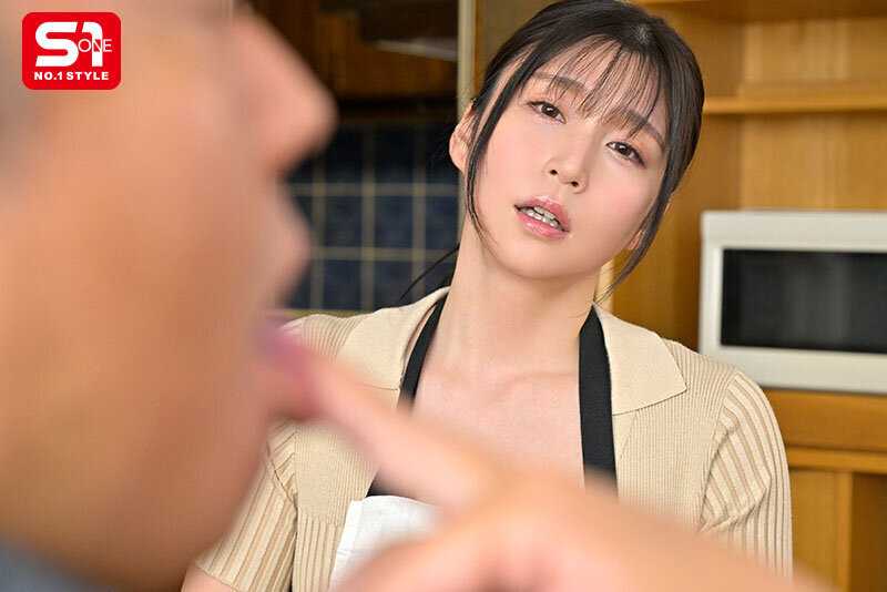 義父のひと舐めでイキ狂う… 濃厚な舌技調教で 全身クリトリス化した巨乳妻 東実果