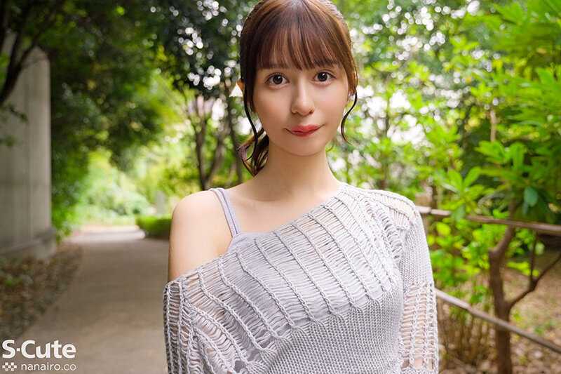 21-year-old quarter-Japanese beauty has an incredibly strong libido! Continues moaning until voice becomes hoarse during intimate moments - Noah Momosaki[Origin]