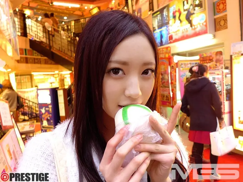 Amateur Strip House Special - First Subject: Erika Momotani