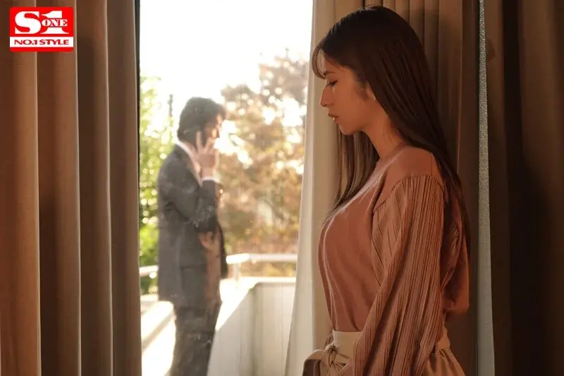 While My Husband's Presence Lingers... Sweaty Violation by Father-in-Law - Riri Nanatumori[Origin]