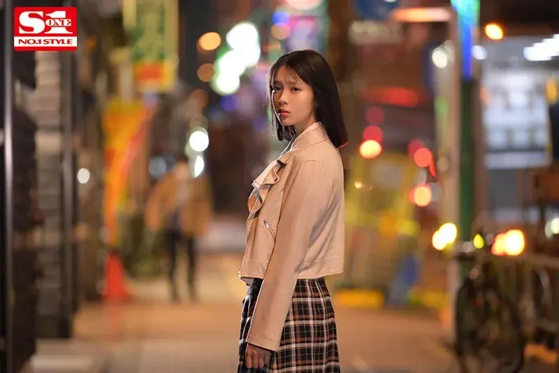 I Harbored Feelings for My Kind Store Manager at My Part-Time Job, So I Deliberately Missed the Last Train... A Sweet and Painful Hotel Room NTR Until Morning - Nanami Ogura[Origin]