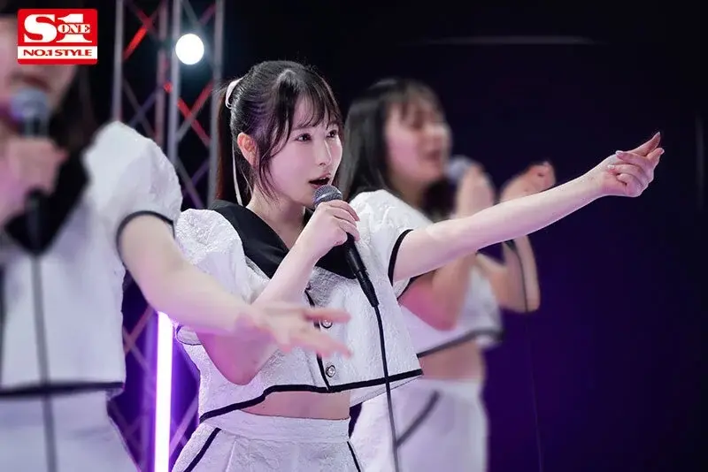 My Favorite Idol Turned Out to be a Promiscuous Slut Having Group Sex with Fans (Crying & Happy) - Jun Kousui[Origin]