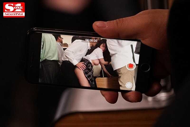 H Cup Schoolgirl Forced Connection Groping Massive Breasts in Crowded Train Aika Yumeno[Origin]