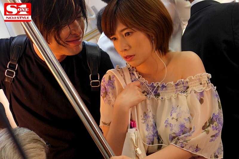 Masochistic Busty Housewife Saki Okuda Falls Prey to Persistent Train Groping on Weekday Commutes[Origin]