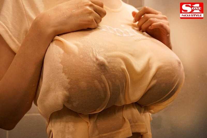 透けるノーブラ、ポロリしちゃうJcup 着衣神乳の誘惑 安齋らら