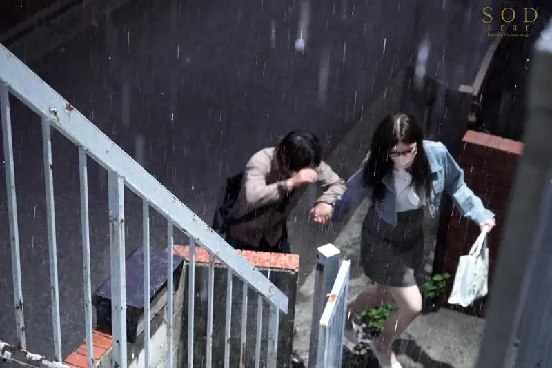 During a sudden downpour, discovered her perfect erotic body for the first time! Could not resist fondling those breasts! Spent until morning in passionate intimacy!! - Kamiki Rei[Origin]