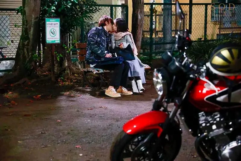 A sweet kiss love story between Yotsuba-sensei, a tutor who teases me, a delinquent student, with her sweet kisses[Origin]