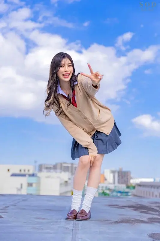 A story about me, a virgin who got seduced by Kamiki Rei - a gal who's surprisingly kind to otakus. From the day she aggressively took my virginity, I've been completely captivated by her sweet yet devilish teasing, losing both my heart and penis to her control.