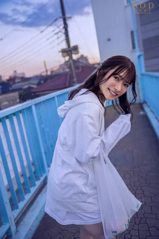 An illicit physical relationship that began when confessed to by her best friend. A few days of betrayal and cohabitation filled with passionate double infidelity, where the first-time creampie felt so good that they couldn't stop making love. - Ruu Totsuka