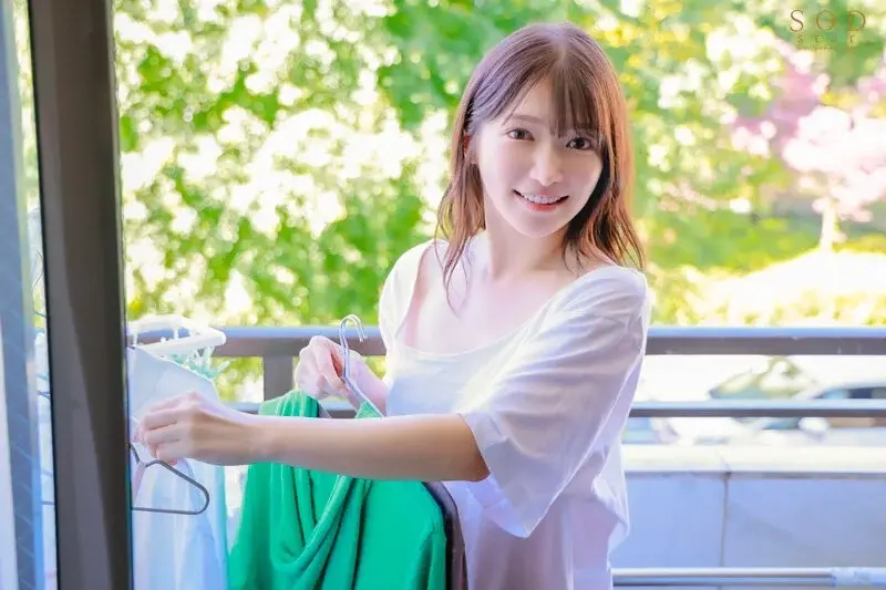 An illicit physical relationship that began when confessed to by her best friend. A few days of betrayal and cohabitation filled with passionate double infidelity, where the first-time creampie felt so good that they couldn't stop making love. - Ruu Totsuka