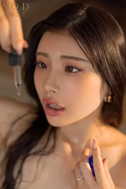 A newly married woman moves into a luxury high-rise apartment, becoming the target of wealthy men's entertainment. They drug her with aphrodisiacs, turning her into their plaything. At their chemical-enhanced orgy parties, she descends into pleasure, drooling while desperately craving physical satisfaction. - Rei Kamiki