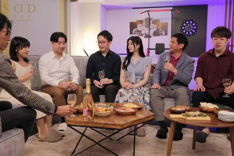 A newly married woman moves into a luxury high-rise apartment, becoming the target of wealthy men's entertainment. They drug her with aphrodisiacs, turning her into their plaything. At their chemical-enhanced orgy parties, she descends into pleasure, drooling while desperately craving physical satisfaction. - Rei Kamiki