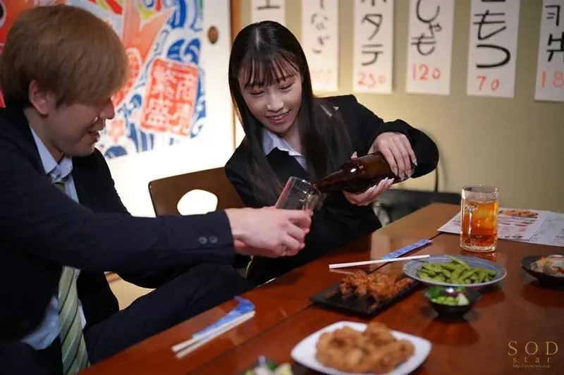 Are you okay? My apartment is nearby if you'd like to rest? A story about how my kind senior colleague who carefully took care of me when I was drunk at a new employees-only drinking party had such dangerous casual wear that before I knew it, we were going at it until morning. (Actually, I was the one who took them home)