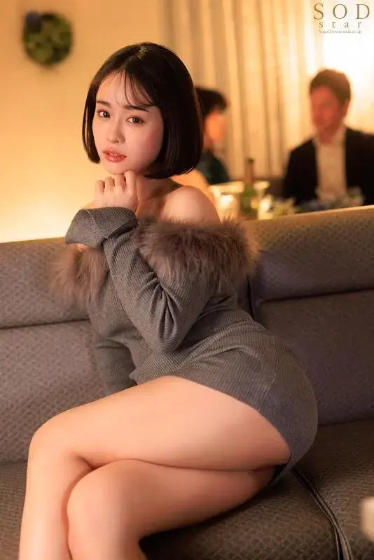 Seduced by a Super Hot Lounge Hostess! Wild Hip-Grinding Raw Creampie Action Inside the Club! MINAMO