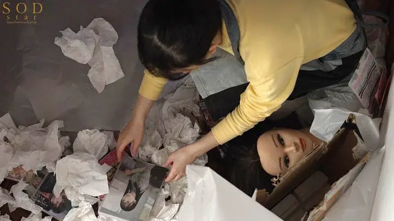 Hikikomori Home Visit Support - A kind helper who secretly provides intimate care with a smile, even cleaning up intimate areas, while visiting a hoarder house filled with used tissues. Featuring Yotsuha Kominato