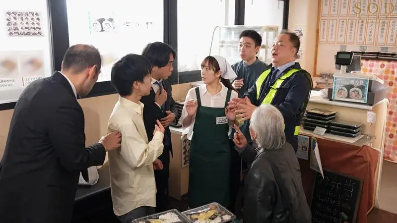 Madonna of the town - Hikari from the bento shop seduces customers after her 8-hour shift, enslaving both their stomachs and bodies. Aozora Hikari[Origin]