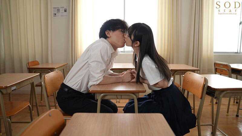 A mischievous beautiful girl who seduces and plays with both body and mind through exposure at school is a childhood friend and a well-known celebrity. We, lacking experience, kept having unprotected intercourse everywhere as we got aroused, resulting in vigorous youthful intimacy. Komine Yotsuba