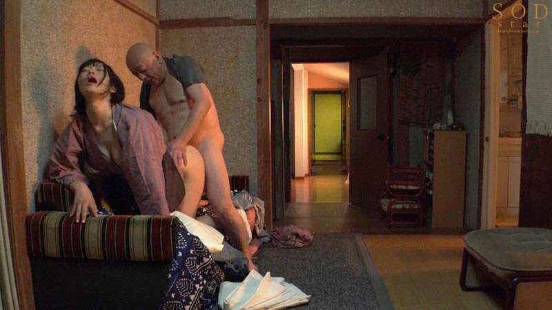 完全監視リゾートバイト民宿 アルバイト先は管理人が隠しカメラを仕掛けまくった宿だった 狙われた気弱・長身女子大生 綾瀬天