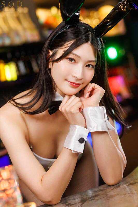 A bunny girl who was seriously loved by a younger college student turned out to be a single mother. A young wife who accepts my introverted uncontrolled sexual desire and allows creampie in a messy apartment while busy with child-rearing. Honjo Suzu[Origin]