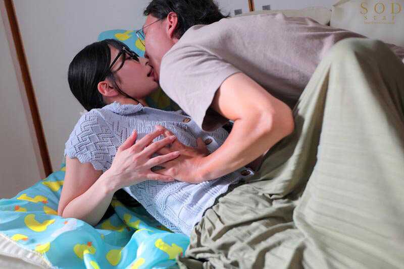 A bunny girl who was seriously loved by a younger college student turned out to be a single mother. A young wife who accepts my introverted uncontrolled sexual desire and allows creampie in a messy apartment while busy with child-rearing. Honjo Suzu[Origin]