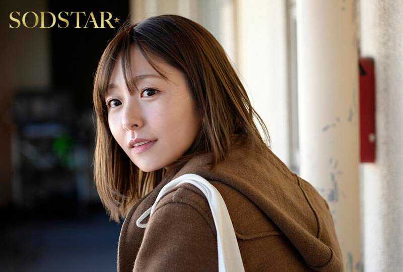 A ordinary mother of one child living in Suginami Ward, Tokyo, who works as a cashier at a supermarket during the day, suddenly became a cheated wife one day. When she impulsively vented her frustrations with another person who was also cheated on, their physical compatibility was so perfect that they couldn't stay apart. Aozora Hikari