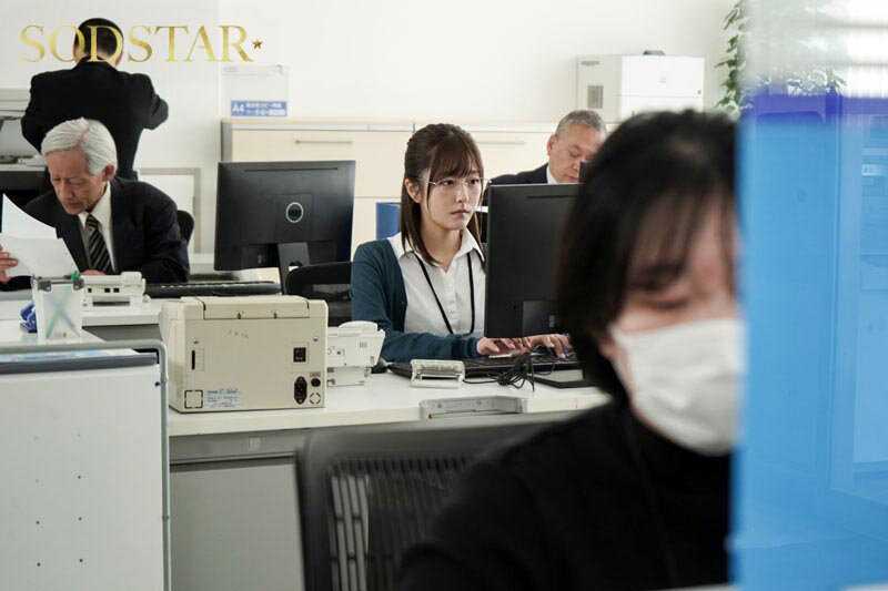 市役所の窓口勤務の青空さんは悪質なカスハラ親父の肉便器です。平凡で真面目な同僚が性処理ペットに成り下がる姿に思わずクズ勃起 青空ひかり