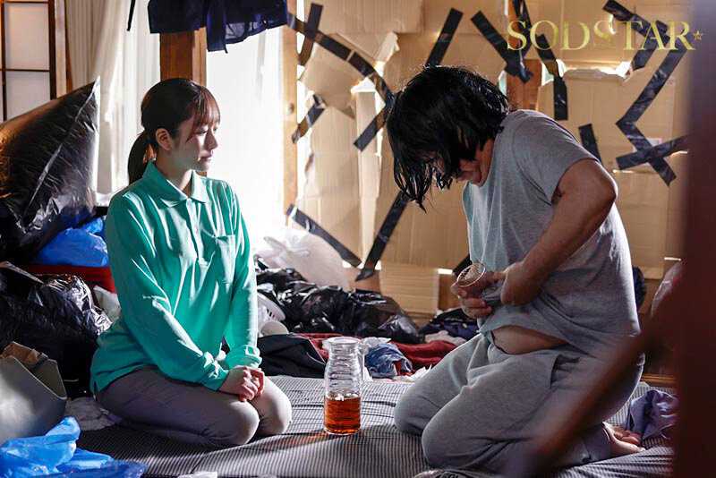 引きこもり訪問支援 ゴミ屋敷に放置された大量のシコティッシュに見かねて内緒でチンカス塗れのチンチンも笑顔で性サポートしてくれる優しいお手伝いさん 青空ひかり