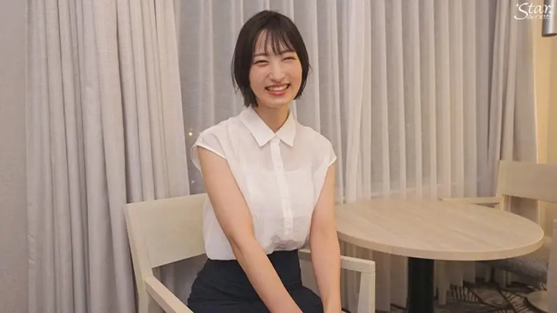 Exclusive pre-debut footage revealed! Cool appearance but loves to smile! Tall girl who adores intimate moments! Ayase Ten[Origin]