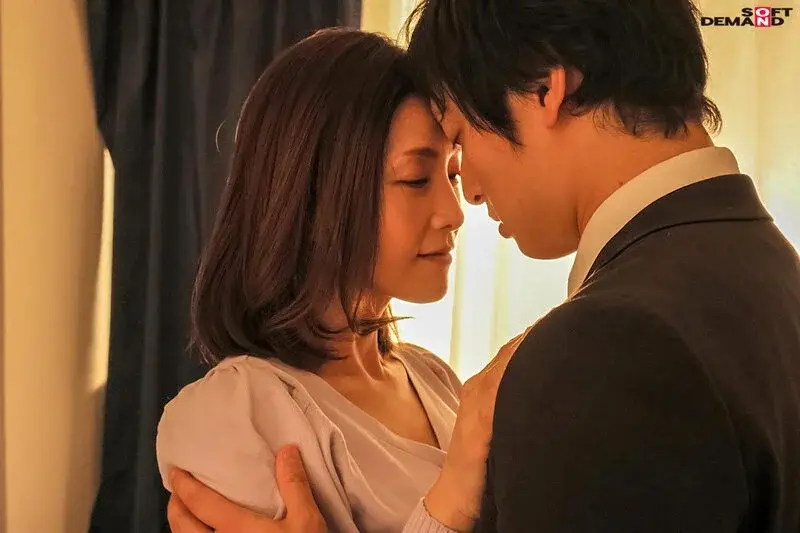 Insatiable PTA Mom (43) Mariko Kotou Relieves Her Sexual Frustration Through Weekly One-Hour Secret Karaoke Affairs with Her Eldest Son's Young Teacher[Origin]