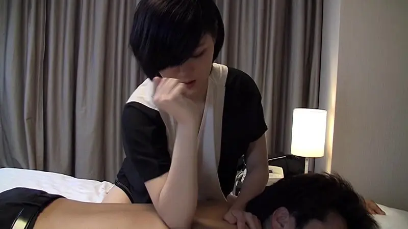 When I showed my large member to the massage girl who was carelessly showing her cleavage at a Korean business hotel[Origin]