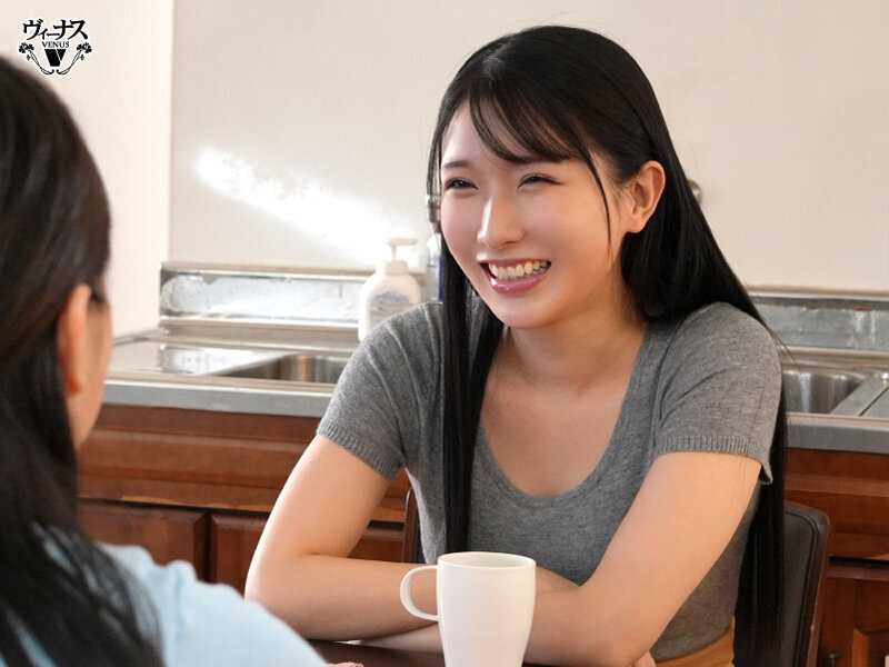 最終電車でパンチラしていた嫁の義姉さんは勃起した僕に気付いて誘惑しはじめた 宮西ひかる