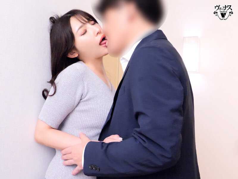 A married woman Kana Morisawa who became enchanted by the swamp of infidelity unable to forget the sex when forcibly embraced[Origin]