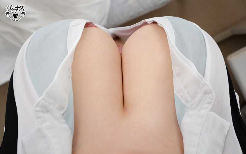 Our homeroom teacher's breasts are so large that she can't even see her own toes[Origin]