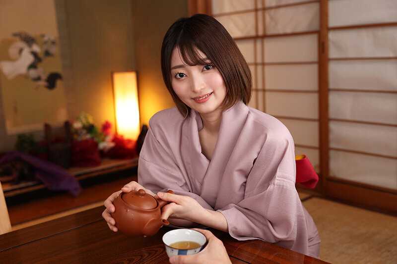 In a remote and dilapidated inn, the story follows the struggles of a young female innkeeper named Aoi Nakashiro. She dedicates herself to providing exceptional hospitality services while managing the traditional establishment.[Origin]