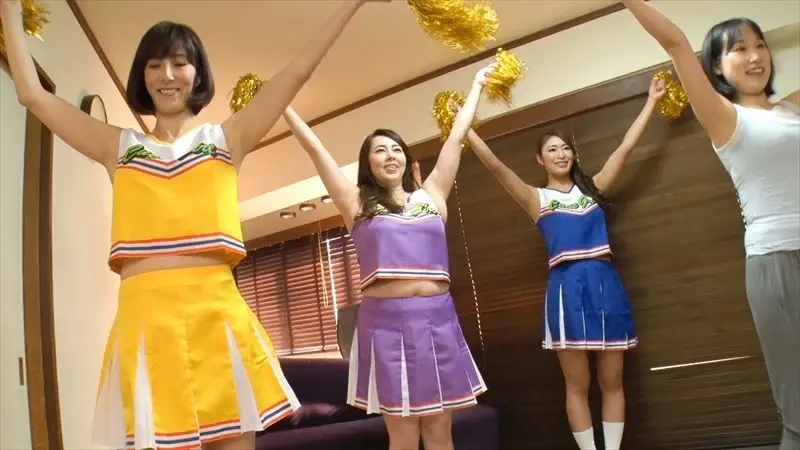 A cheerleading team of voluptuous wives with big butts and breasts who are in sexless marriages! A new member's son falls into self-loathing, and while trying to encourage him, she loses control of her reason when faced with his fully erect penis and inserts it raw according to her desires! The wet mature vagina, being deeply penetrated after so long, can't stop reaching climax![Origin]