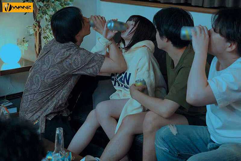 Watching my secret crush with hidden big breasts getting drunk at a circle party and being taken advantage of by playboys makes me, a virgin introvert, feel depressed and aroused... Himari Kosaka